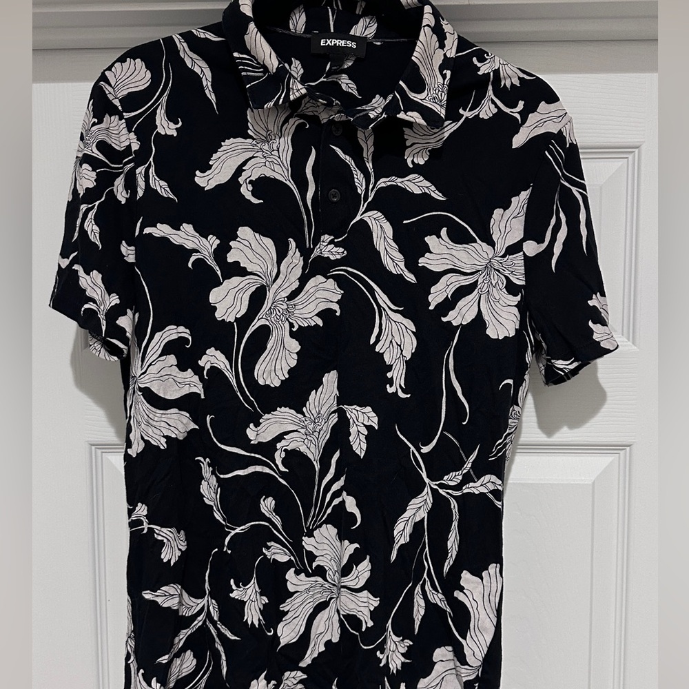 EXPRESS
Floral Polo short sleeve